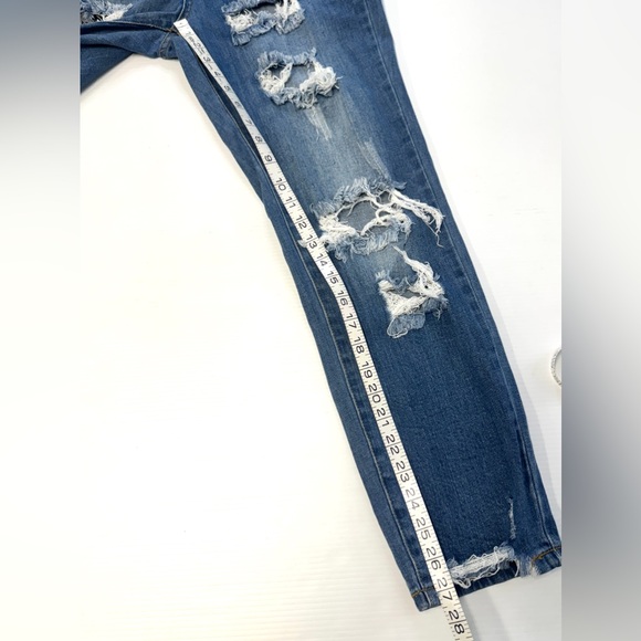 Judy Blue Girlfriend Fit High Rise Distressed Jeans Size 5/27 - Picture 8 of 10